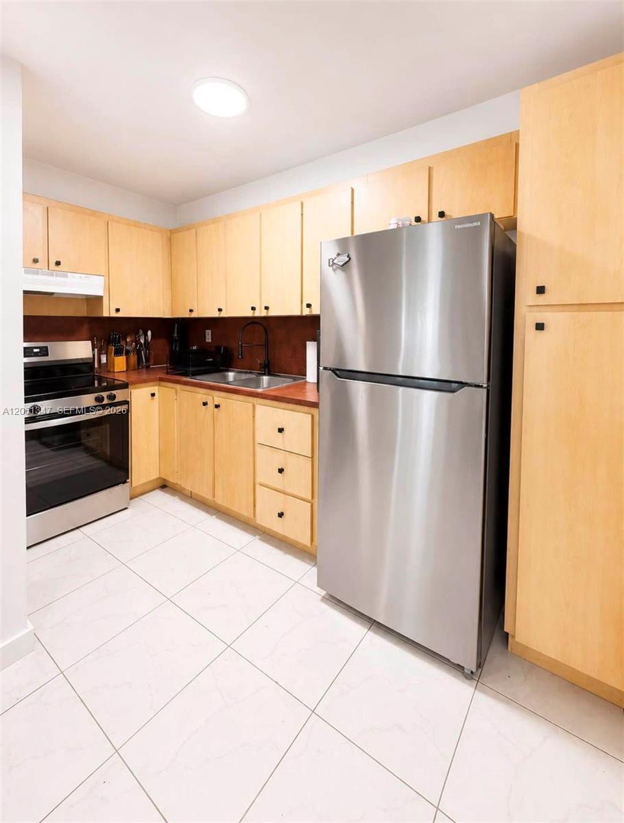 1525 NW 19th Ter # 15, Miami FL 33125 photo 3