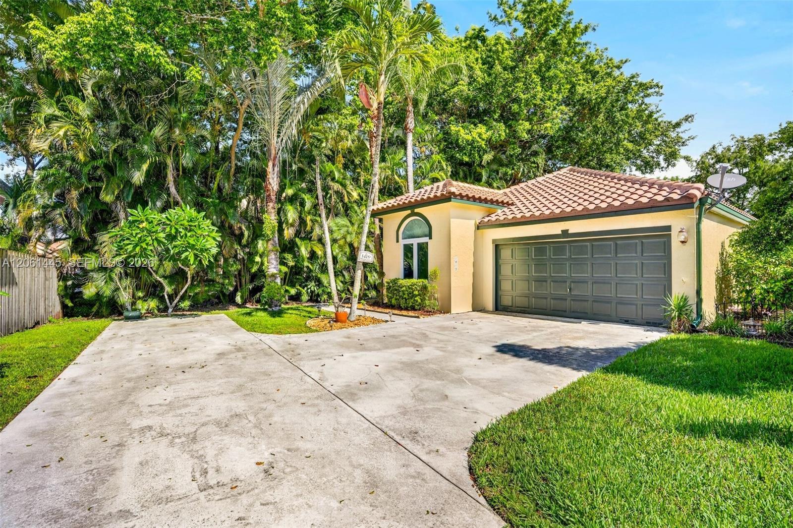 1419 Banyan Cir, Pompano Beach FL 33069 photo 2