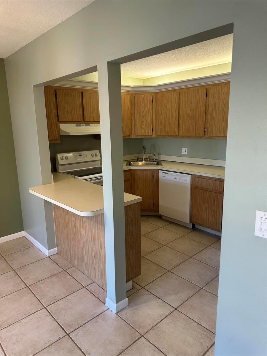 436 PINE GLEN Lane # 1, FL 33463 photo 4
