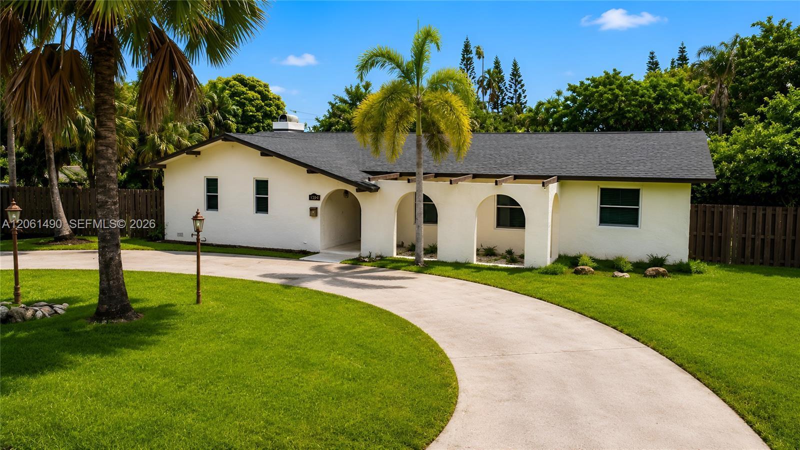 8601 SW 174th St, Palmetto Bay FL 33157