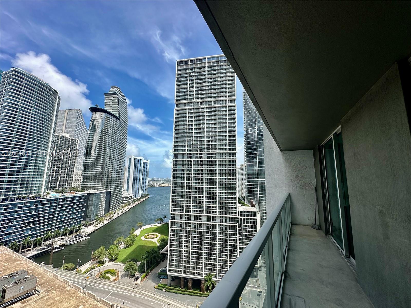 500 Brickell Ave # 2407, Miami FL 33131 photo 3