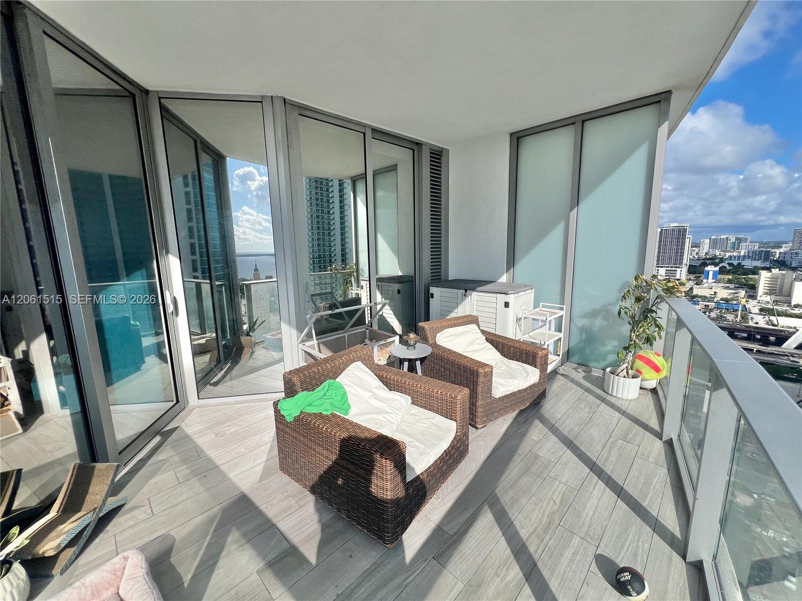 851 NE 1st Ave # 2605, Miami FL 33132 photo 3