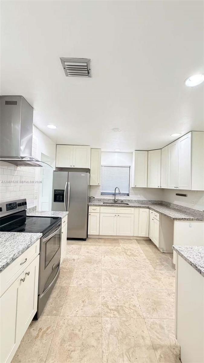637 SW 1st St, Hallandale Beach FL 33009 photo 2