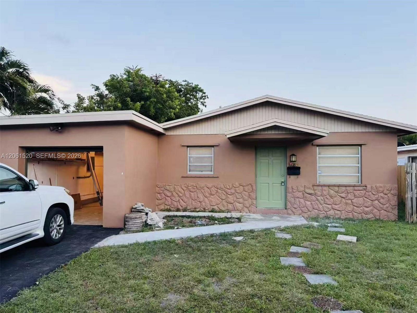 637 SW 1st St, Hallandale Beach FL 33009