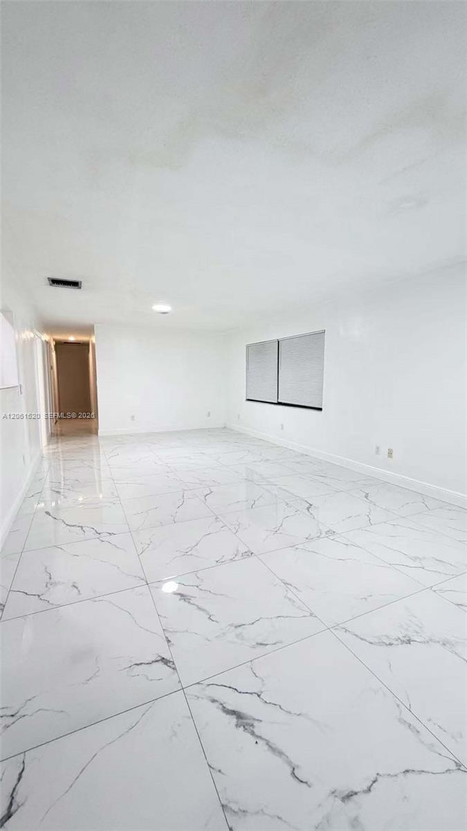 637 SW 1st St, Hallandale Beach FL 33009 photo 4