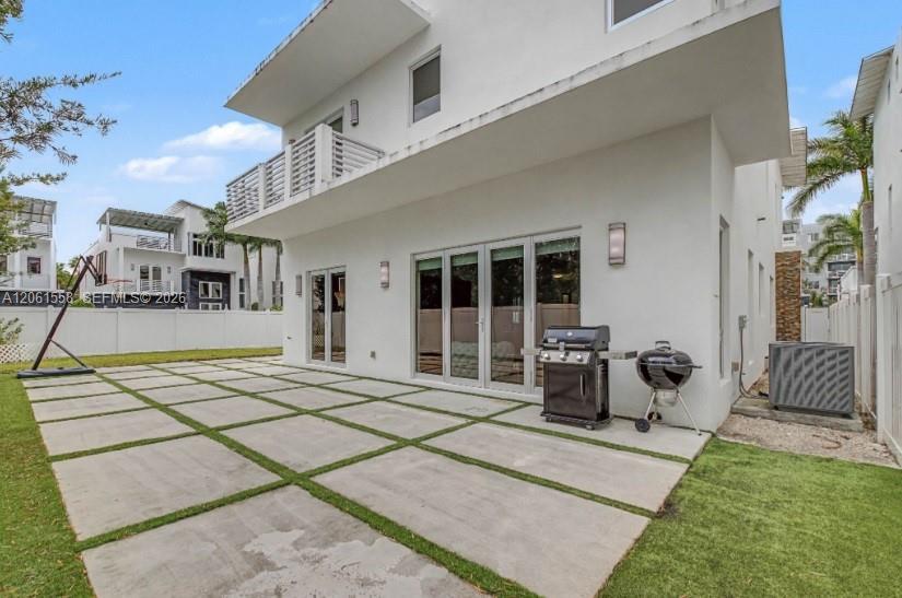 3341 NW 84th Ct, Doral FL 33122 photo 3