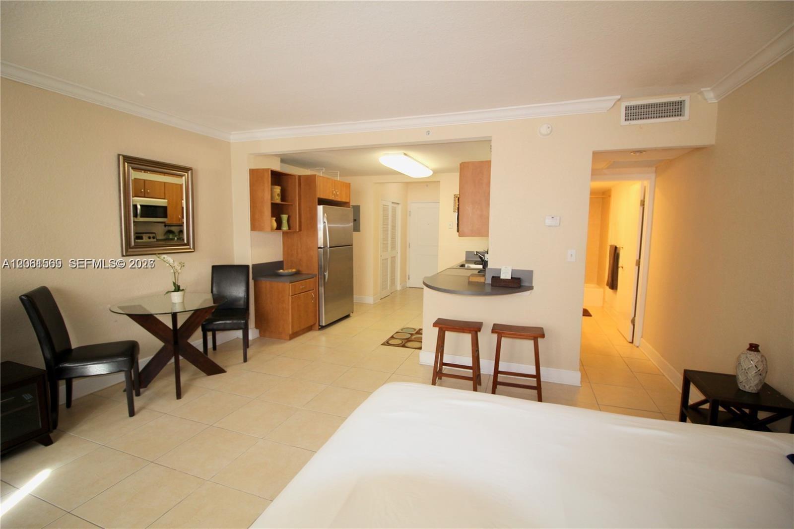 401 69th St # 1502, Miami Beach FL 33141 photo 4