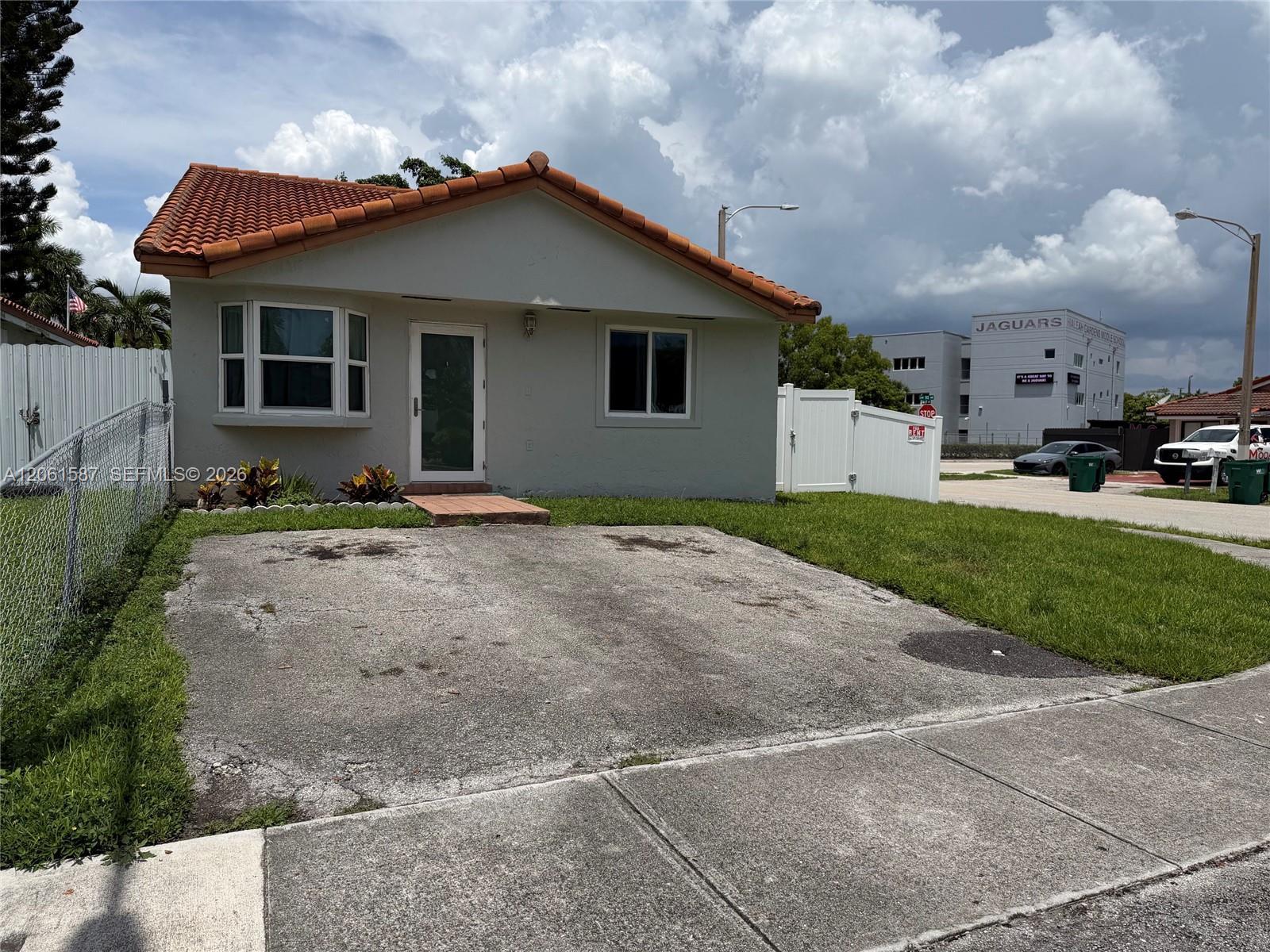 11686 NW 91st Pl, Hialeah Gardens FL 33018 photo 2