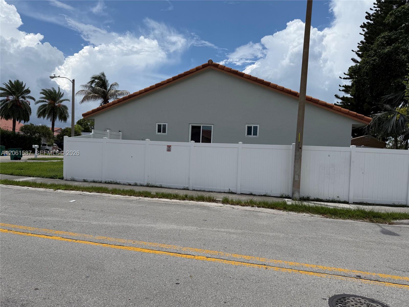 11686 NW 91st Pl, Hialeah Gardens FL 33018 photo 4