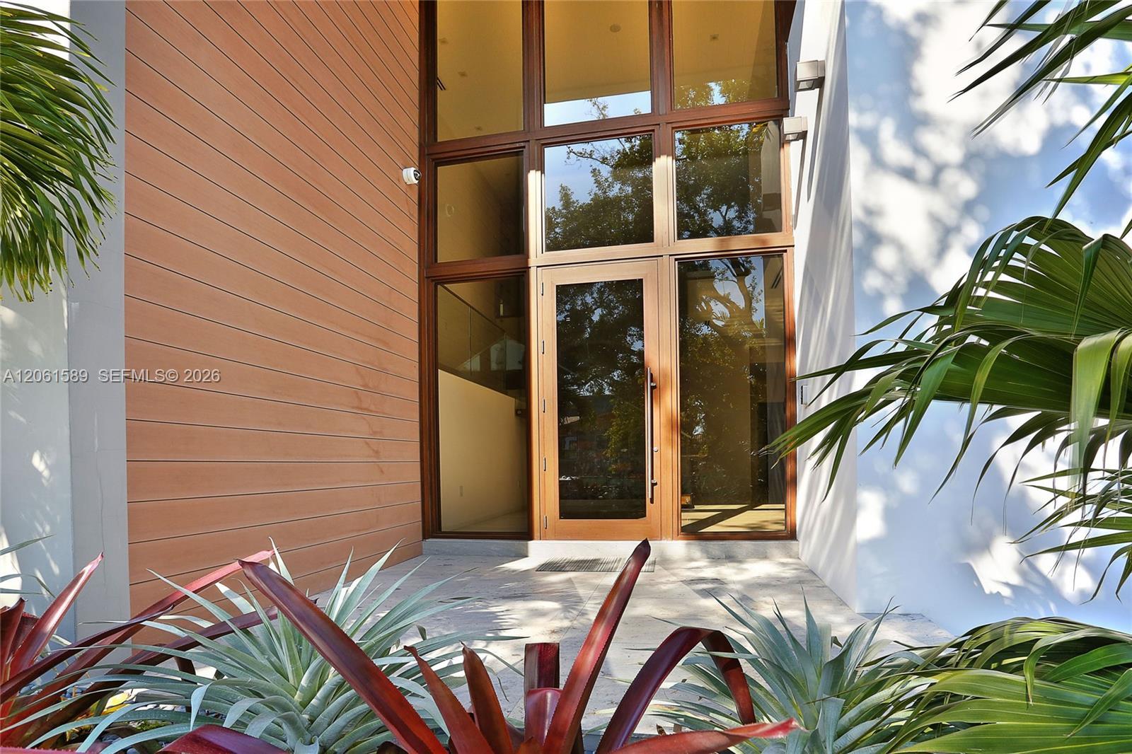 121 Buttonwood Dr, Key Biscayne FL 33149 photo 2