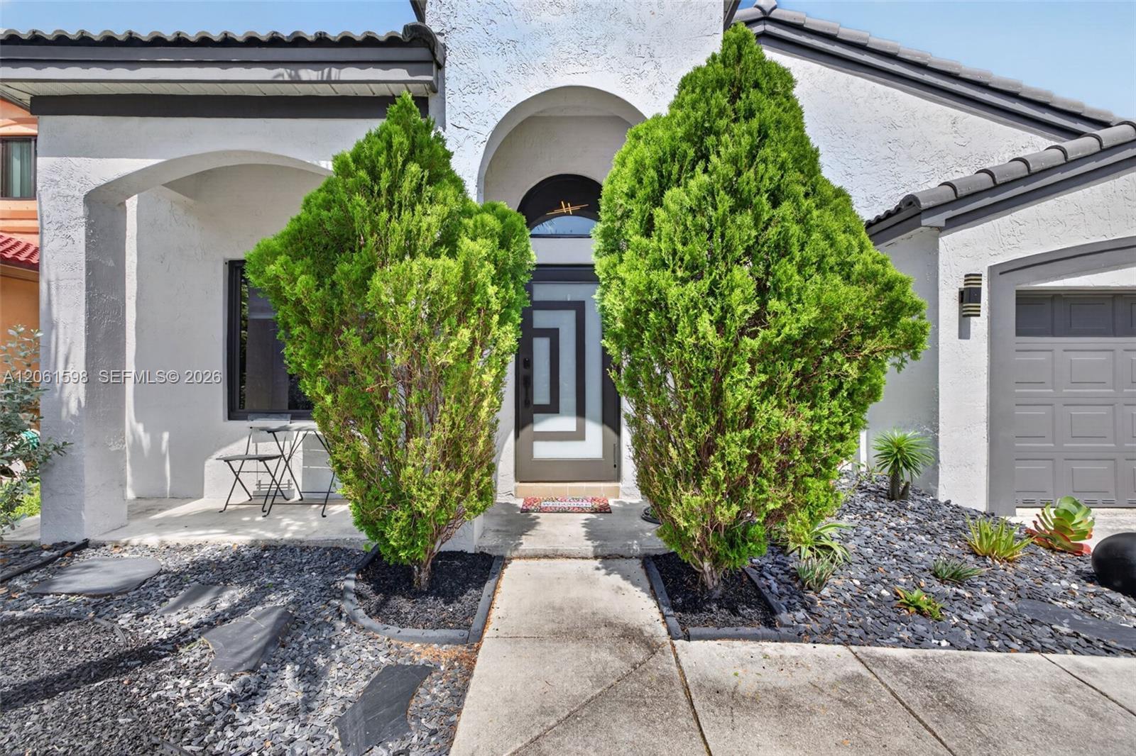 1603 E Harmony Lake Cir, Davie FL 33324 photo 2