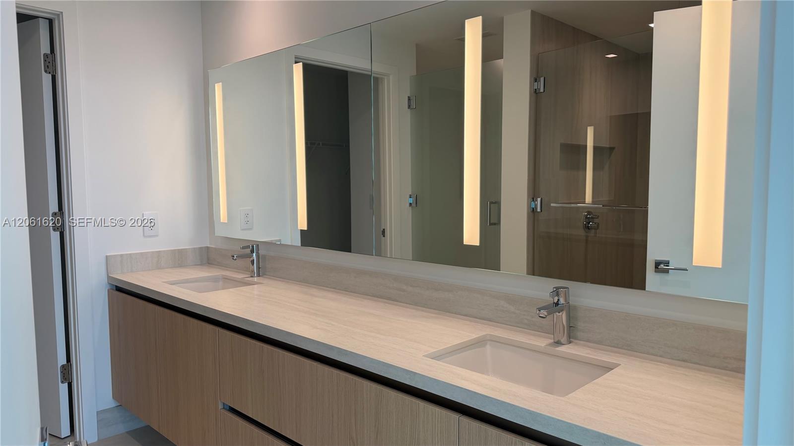 2411 Laguna Circle # 1807, North Miami FL 33181 photo 5