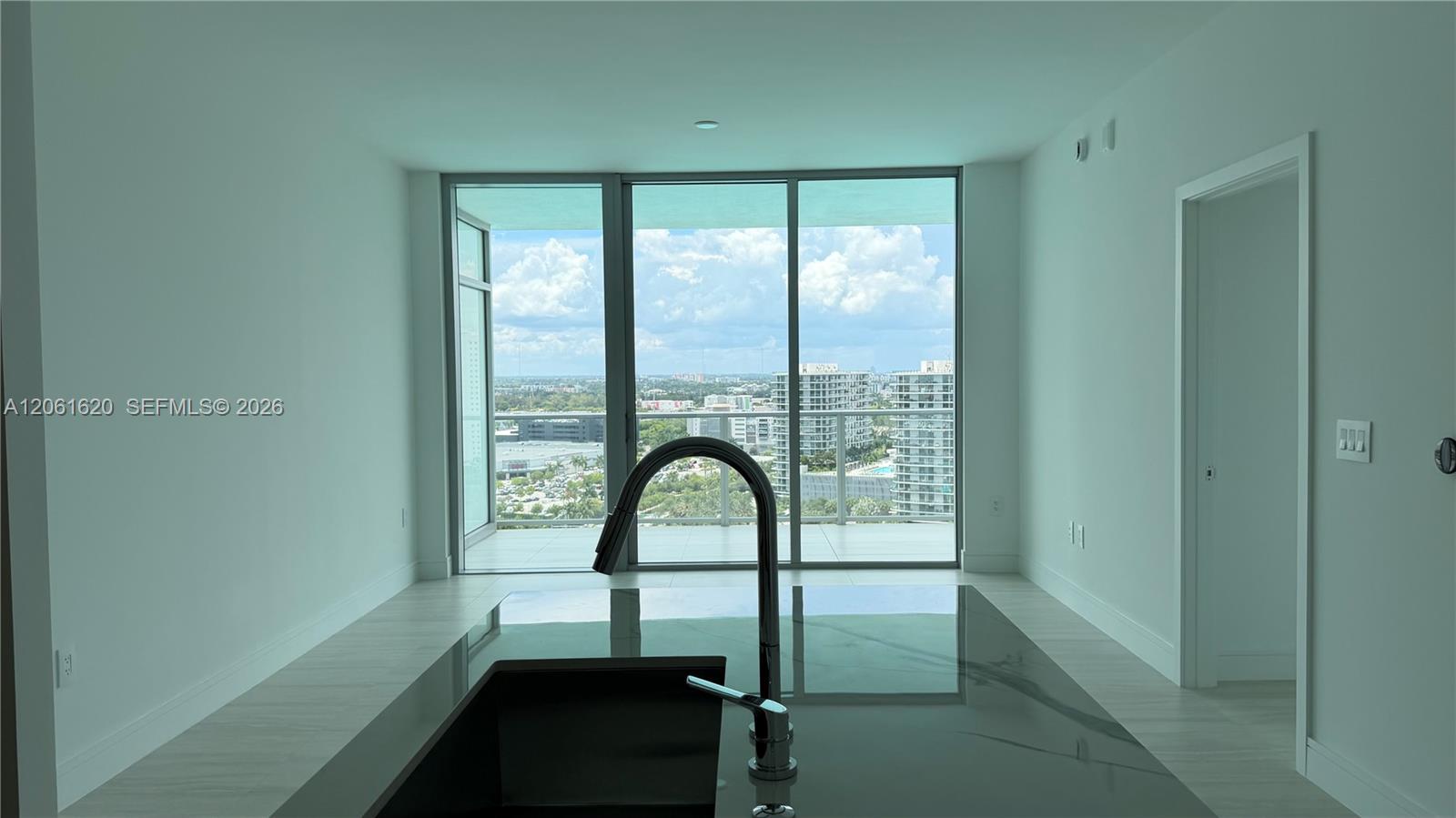 2411 Laguna Circle # 1807, North Miami FL 33181 photo 4