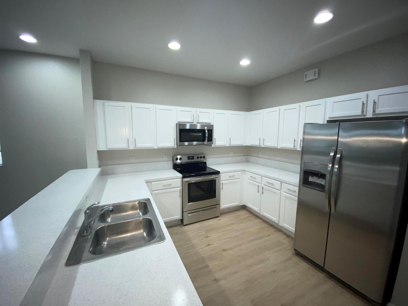 1215 Rosegate Boulevard, Riviera Beach FL 33404 photo 2
