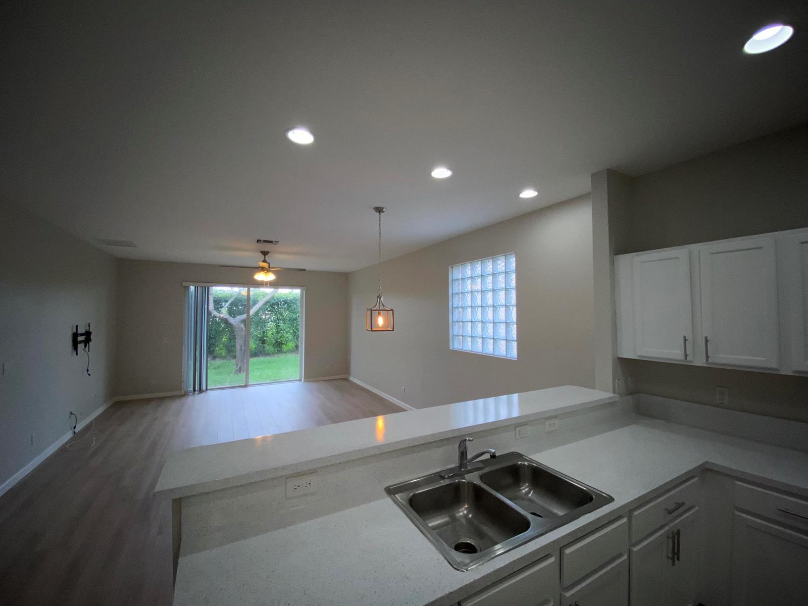 1215 Rosegate Boulevard, Riviera Beach FL 33404 photo 3