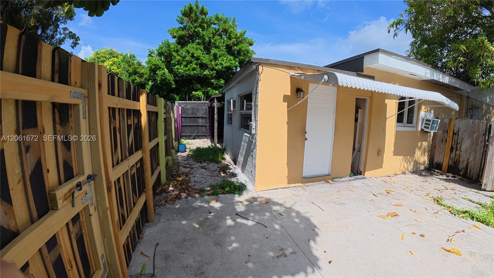 5400 SW 36th St # 1, West Park FL 33023