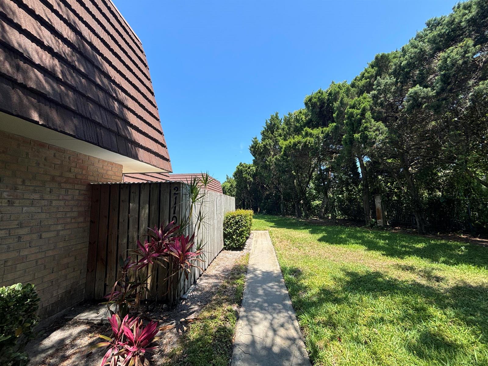 2110 21st Lane, Palm Beach Gardens FL 33418 photo 3