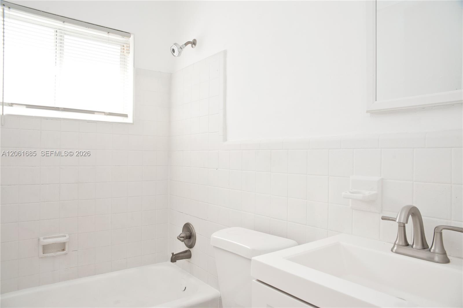 304 SE 9th Ct # 6, Hallandale Beach FL 33009 photo 4