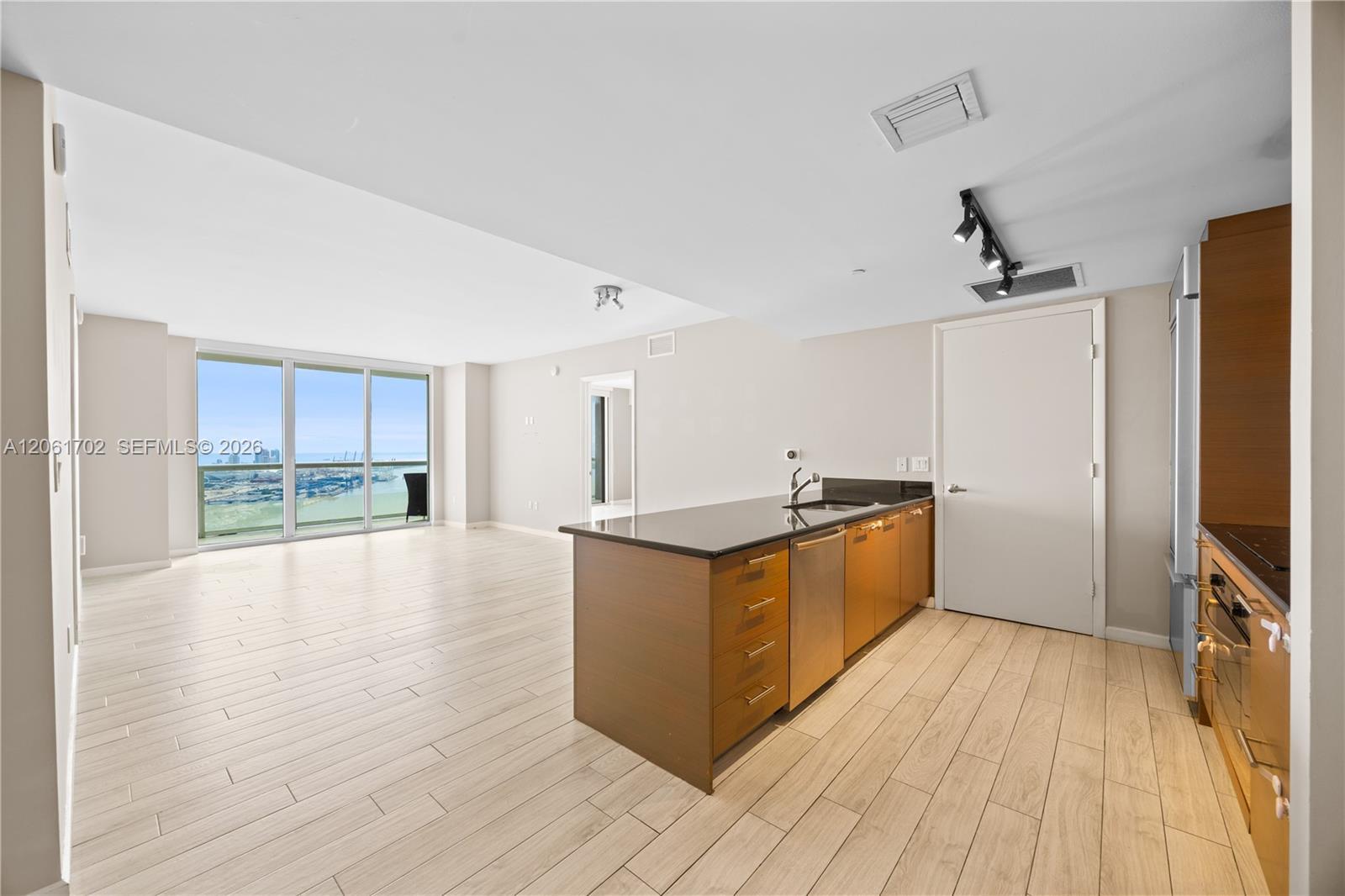 50 Biscayne Blvd # 4706, Miami FL 33132 photo 4