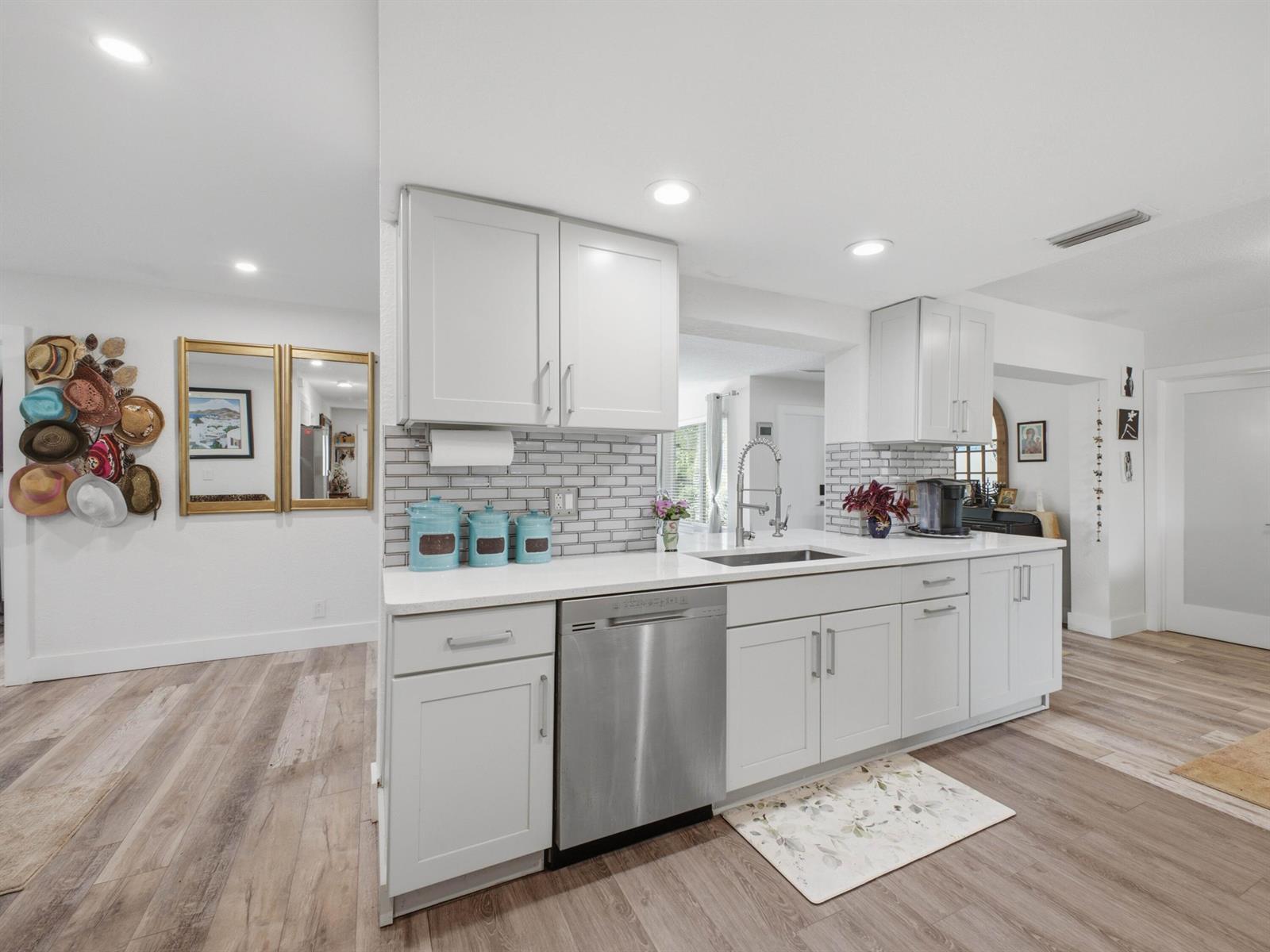 1545 NW 70TH Lane, Margate FL 33063 photo 3