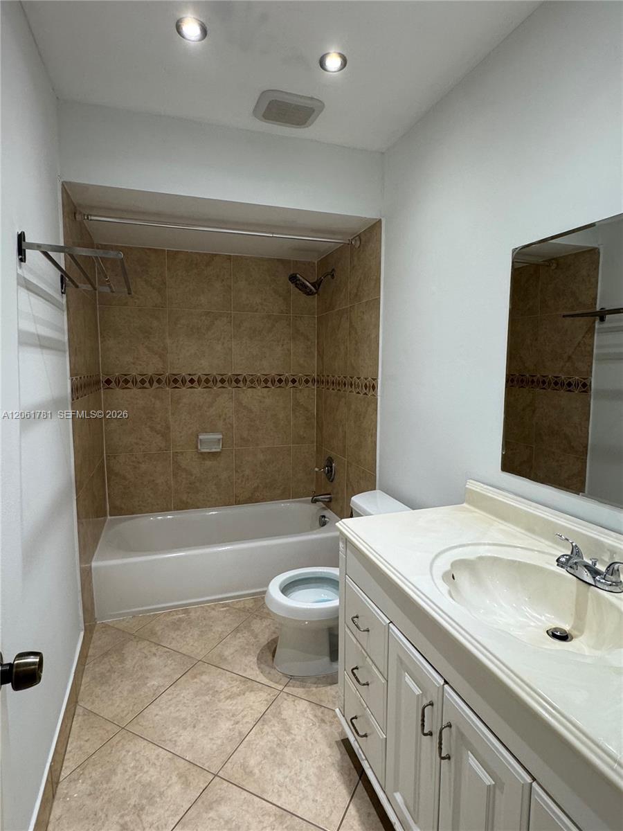 175 Wimbledon Lake Dr, Plantation FL 33324 photo 4
