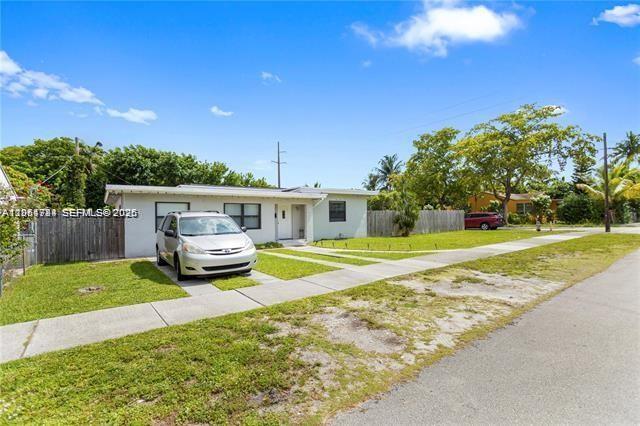 2407 Dewey St, Hollywood FL 33020 photo 2