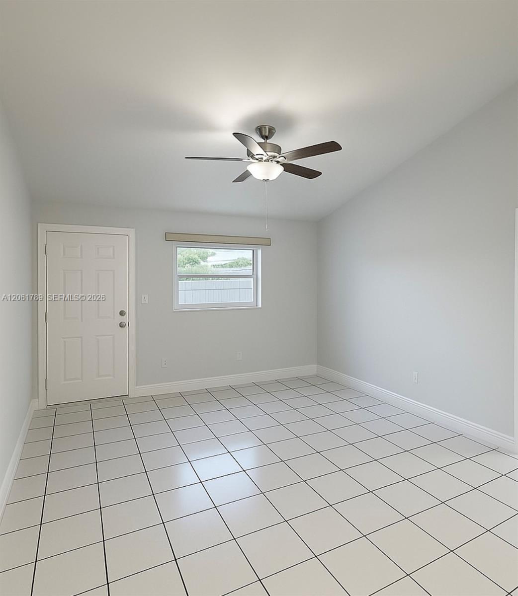 10385 SW 209th Ln, Cutler Bay FL 33189 photo 2