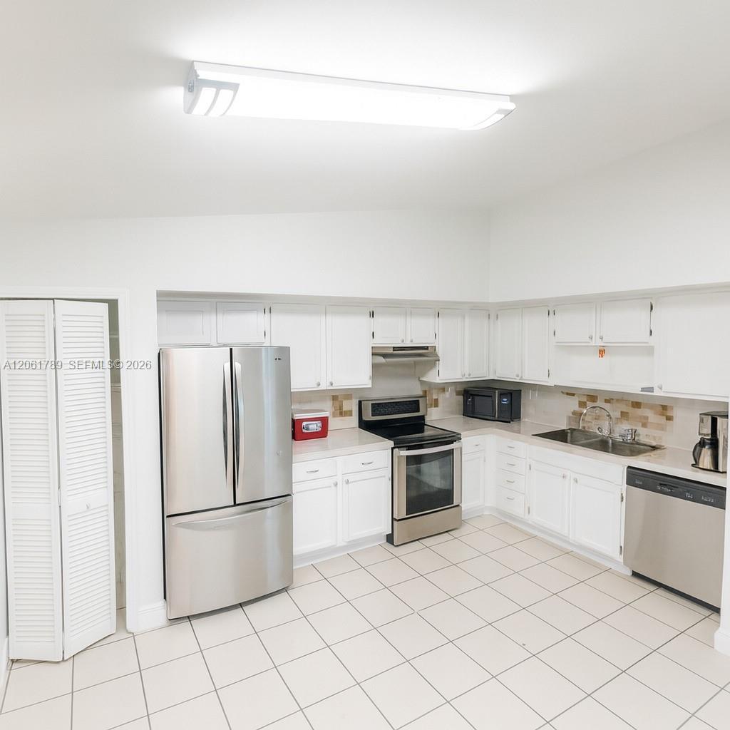 10385 SW 209th Ln, Cutler Bay FL 33189 photo 4
