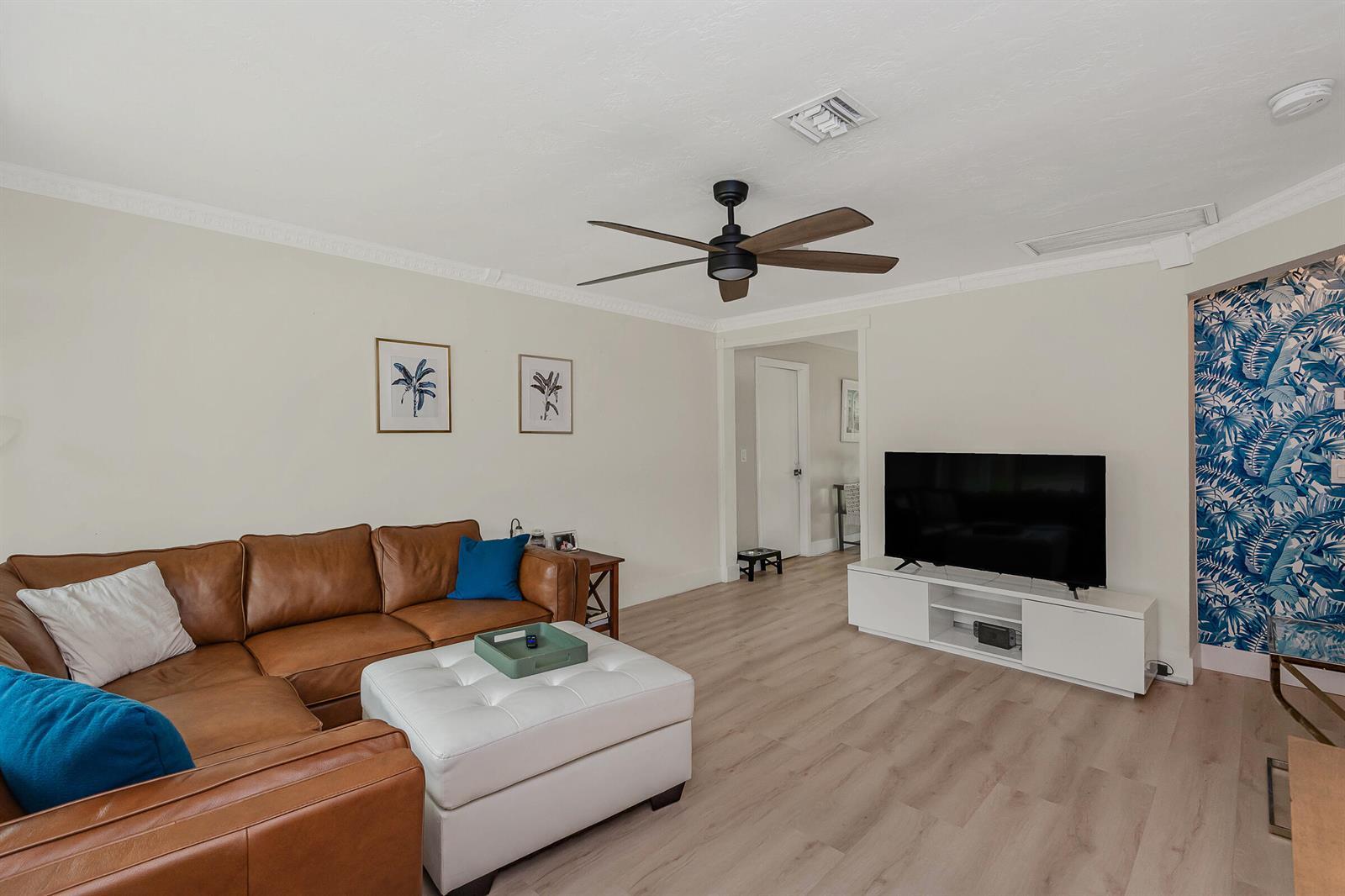 5631 FREEDOM Street, Hollywood FL 33021 photo 5