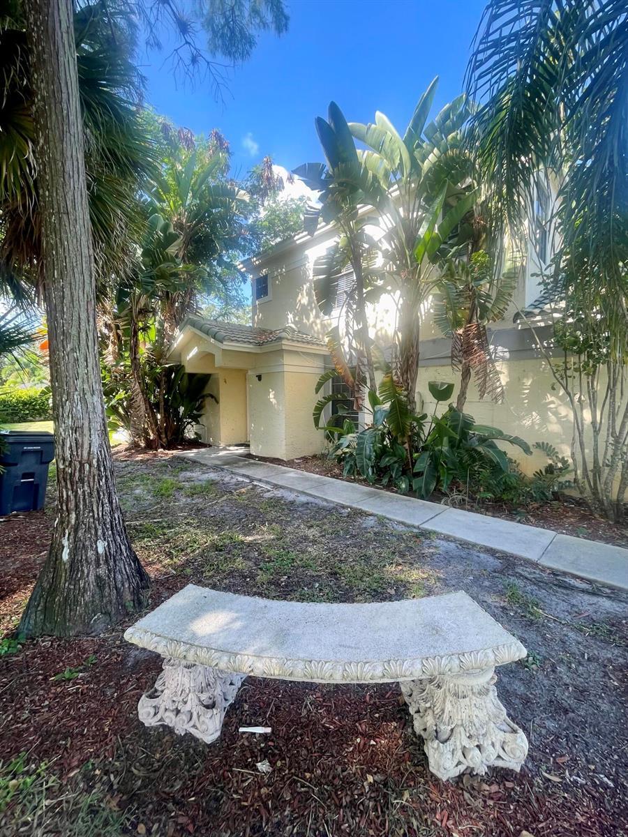 678 Via Toscana, Wellington FL 33414 photo 3