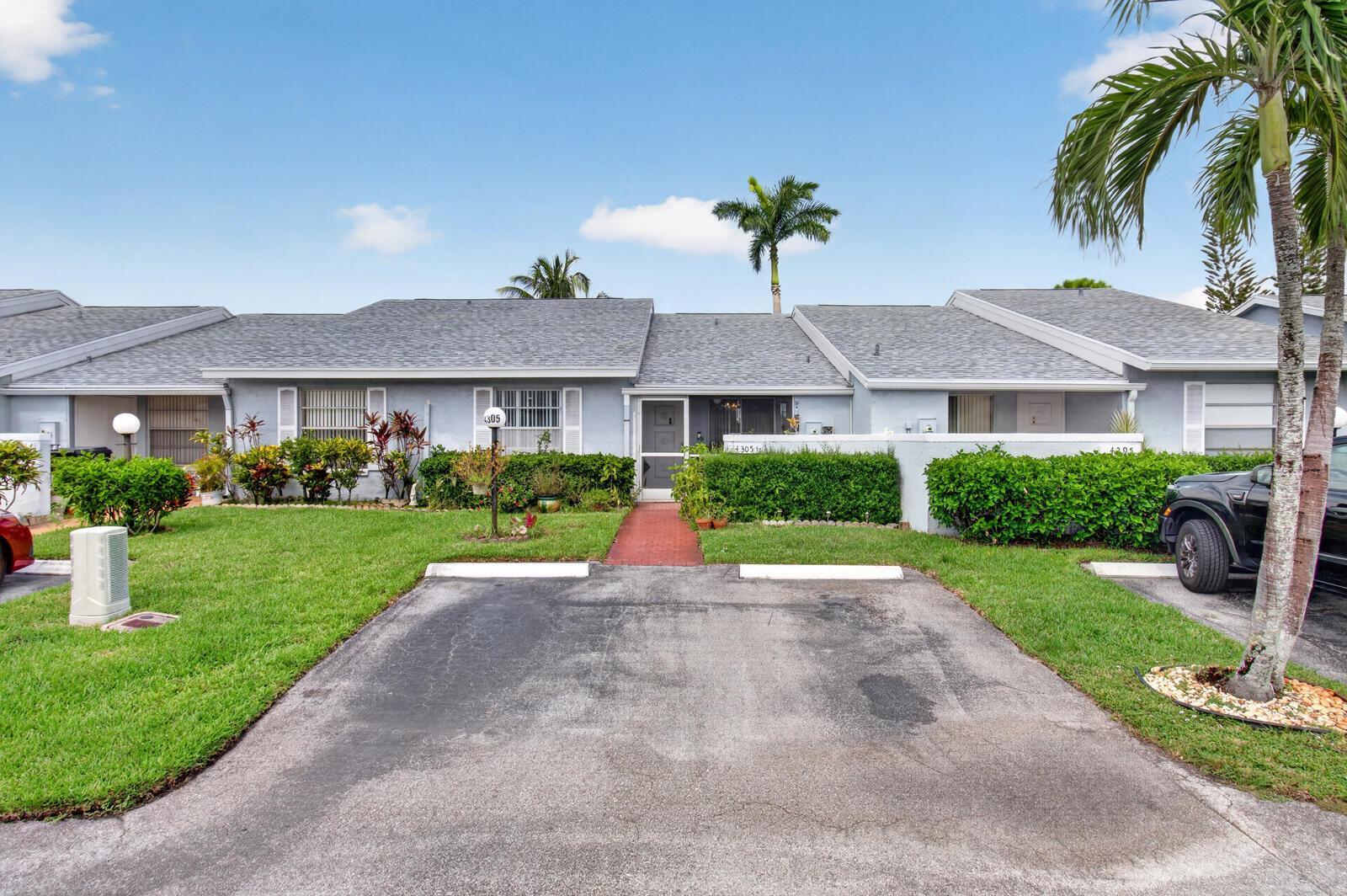 4305 LUCERNE VILLAS Lane, Lake Worth FL 33467 photo 2
