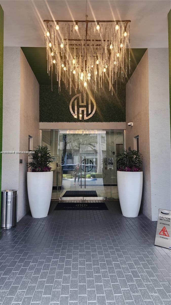 185 SE 14 # 2611, Miami FL 33131