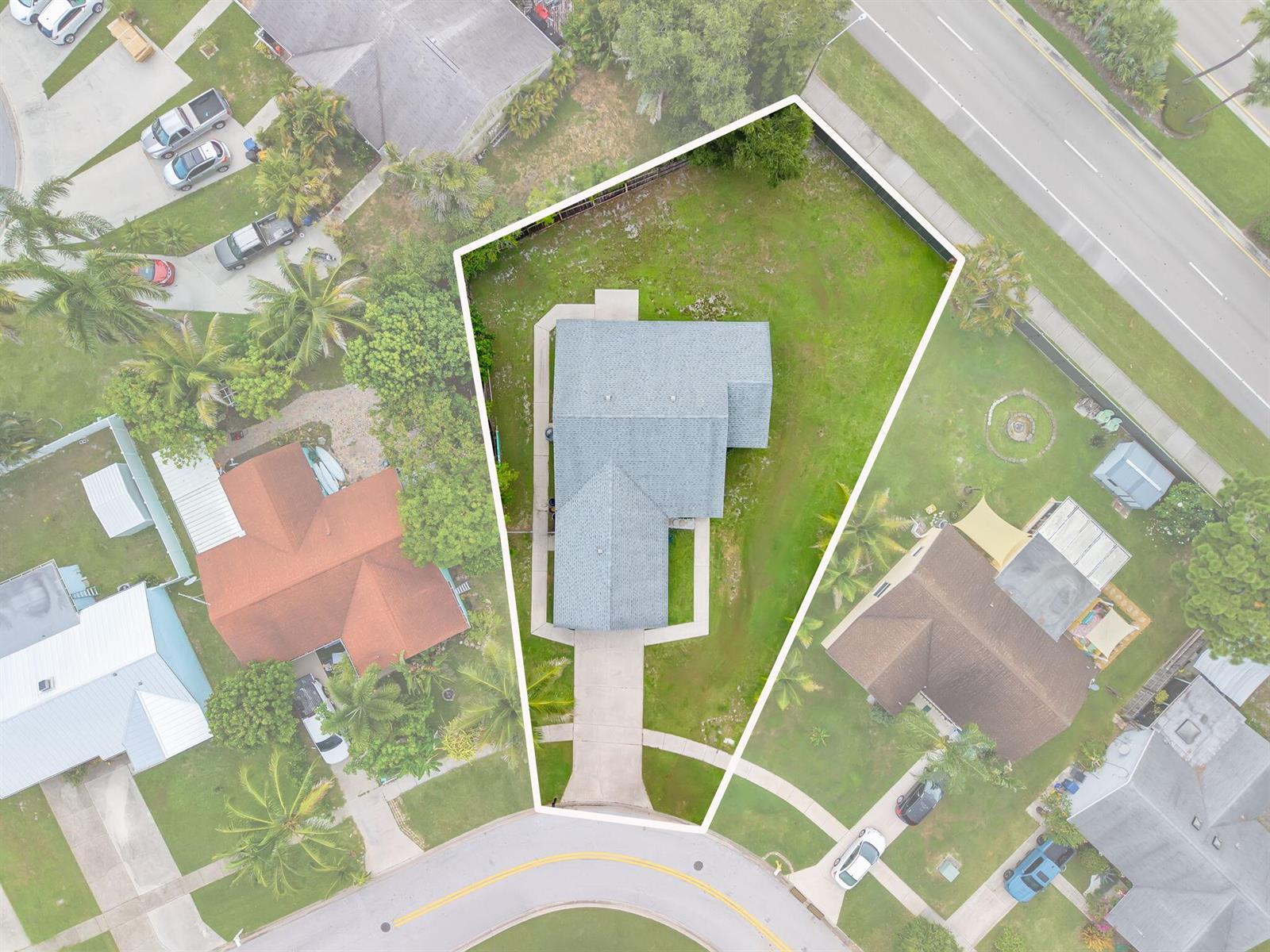 119 Lakeside Circle, Jupiter FL 33458 photo 2