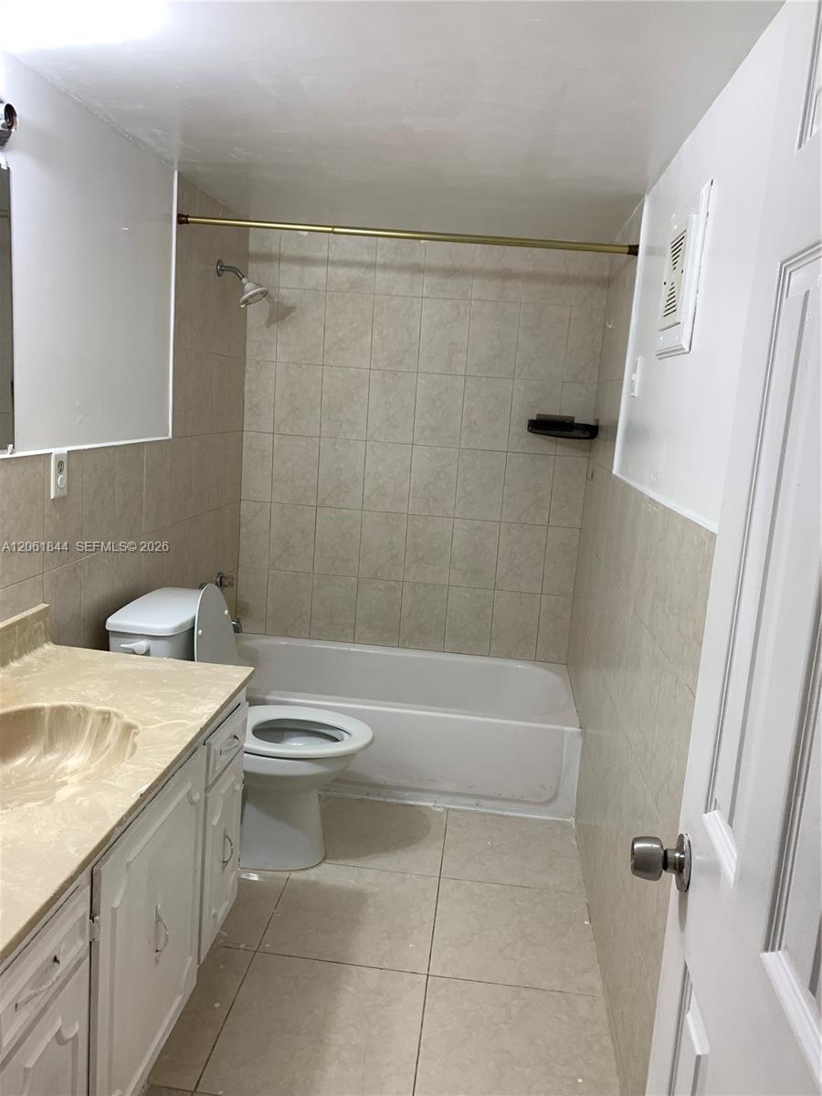 5453 NW 169th Ter, Miami Gardens FL 33055 photo 2