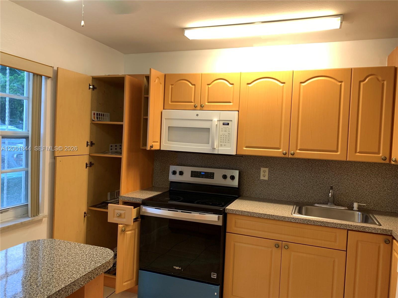5453 NW 169th Ter, Miami Gardens FL 33055 photo 3