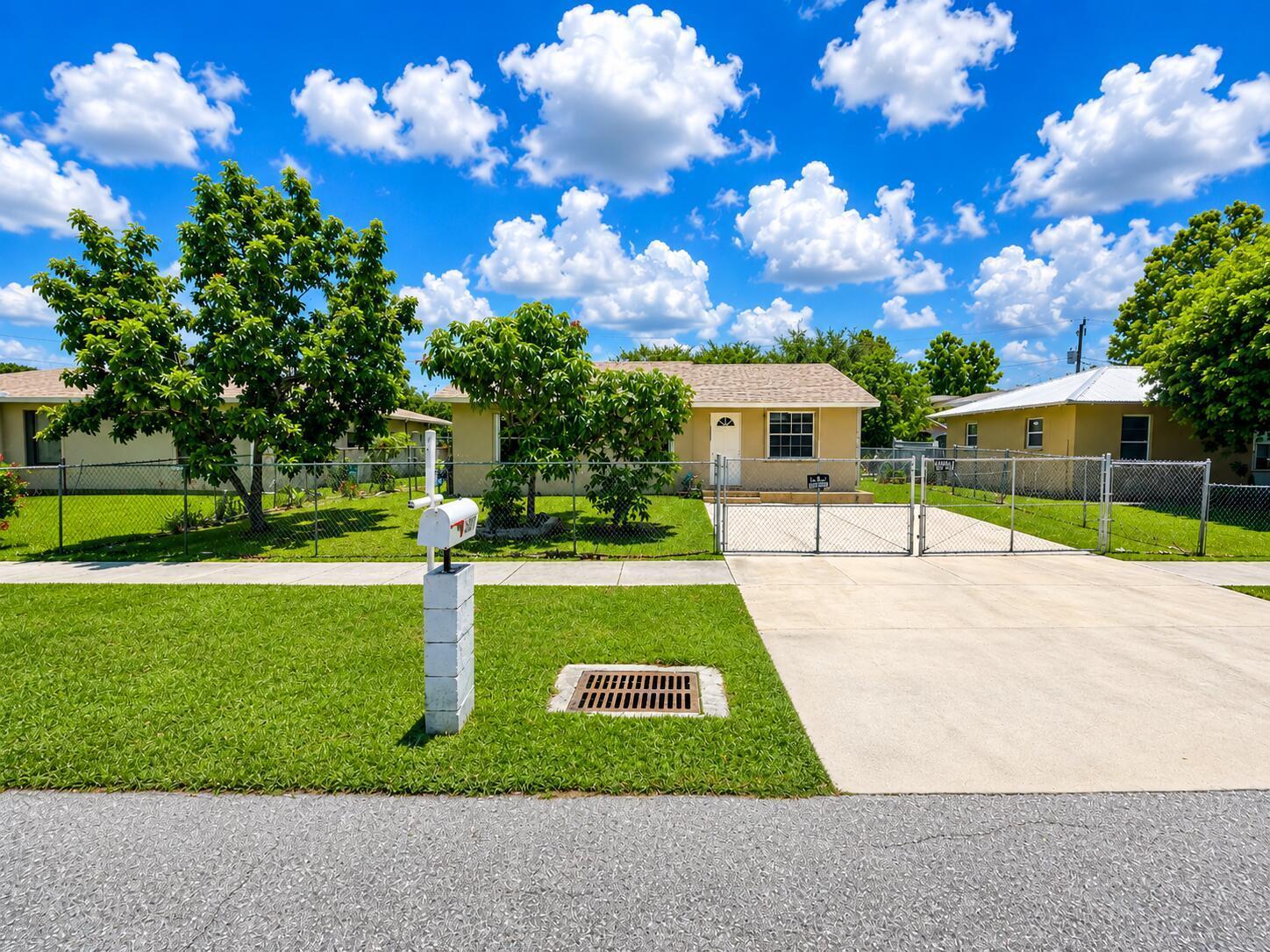 8874 ELDORADO Drive, Pahokee FL 33476 photo 2