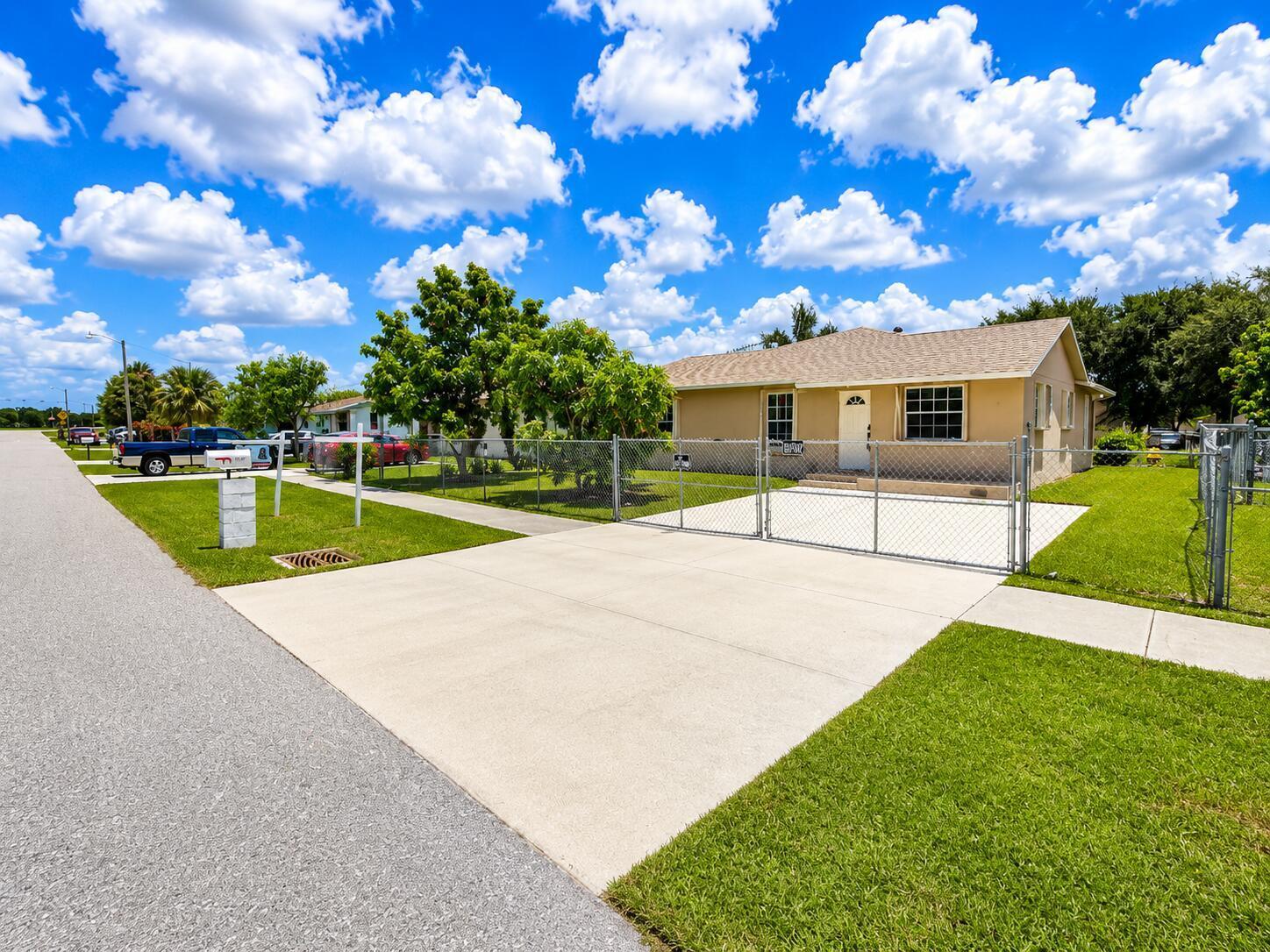 8874 ELDORADO Drive, Pahokee FL 33476