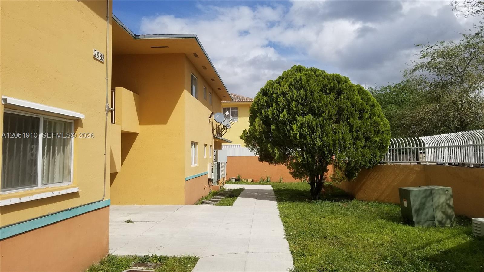 2985 W 80th St # 202, Hialeah FL 33018