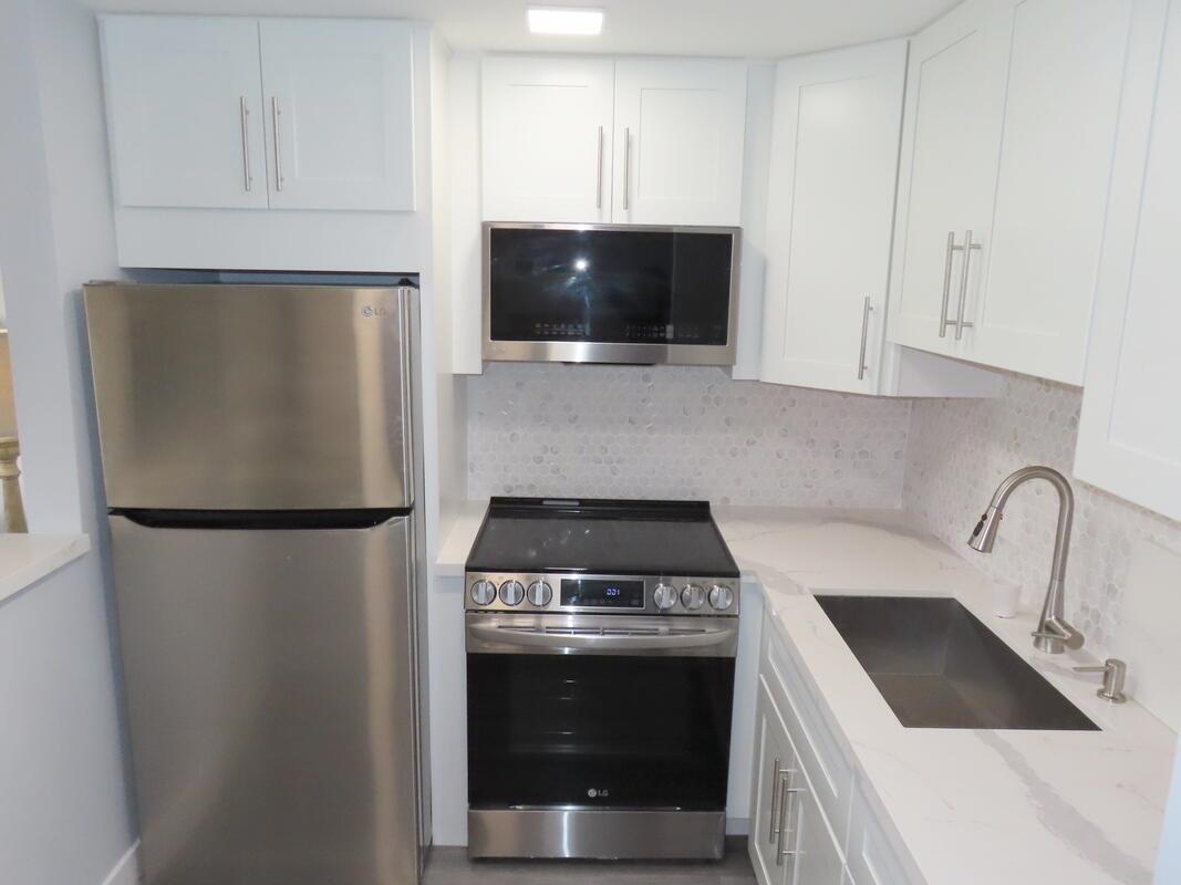 101 Hastings G, West Palm Beach FL 33417 photo 5