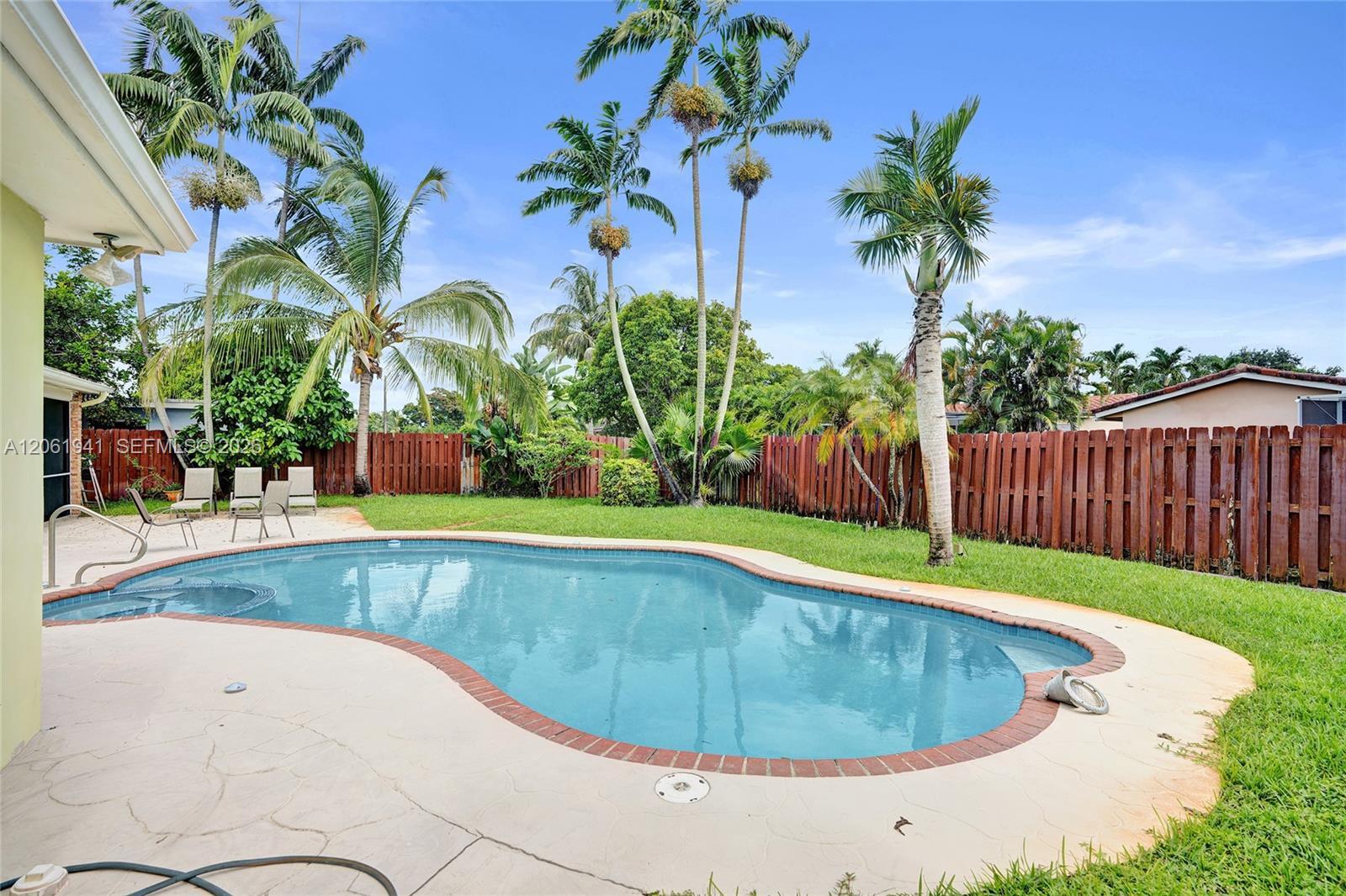 5306 Roosevelt St, Hollywood FL 33021 photo 2