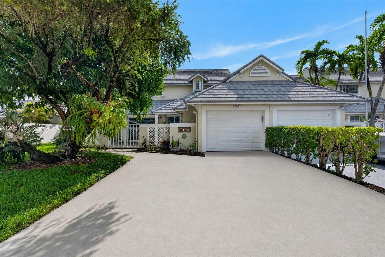 4749 NW 98th Pl, Doral FL 33178