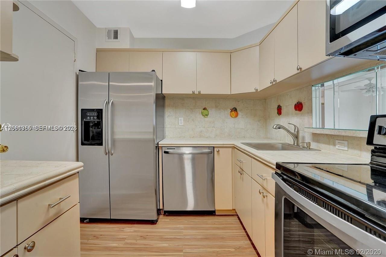 345 Ocean Dr # 302, Miami Beach FL 33139 photo 2