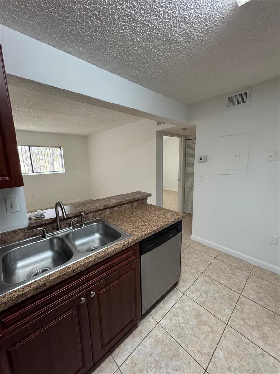 351 PALM Way # 204, Pembroke Pines FL 33025 photo 3