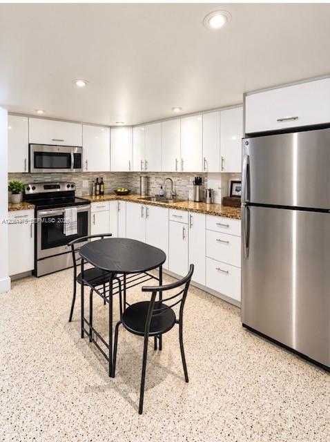 652 NW 3rd St # 306, Miami FL 33128 photo 3