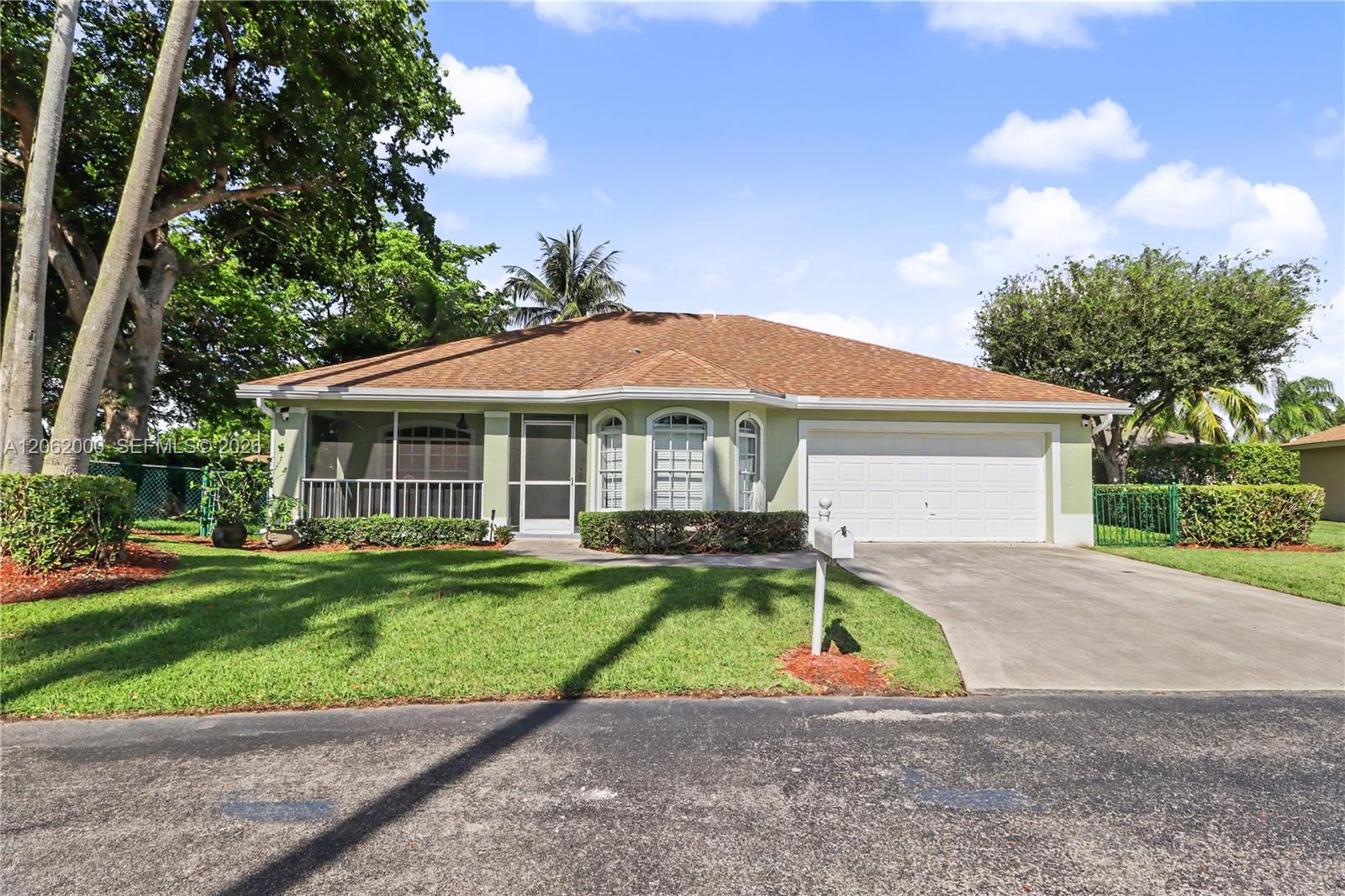 572 SE 18th Dr, Homestead FL 33033