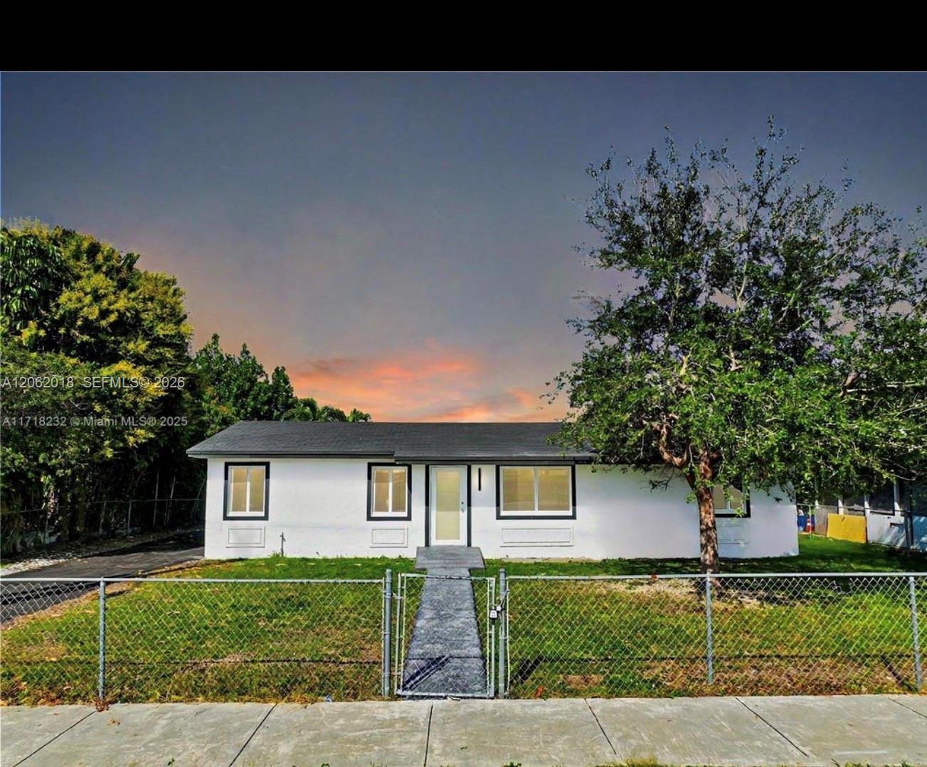 1749 SW 8th St, Homestead FL 33030 photo 2