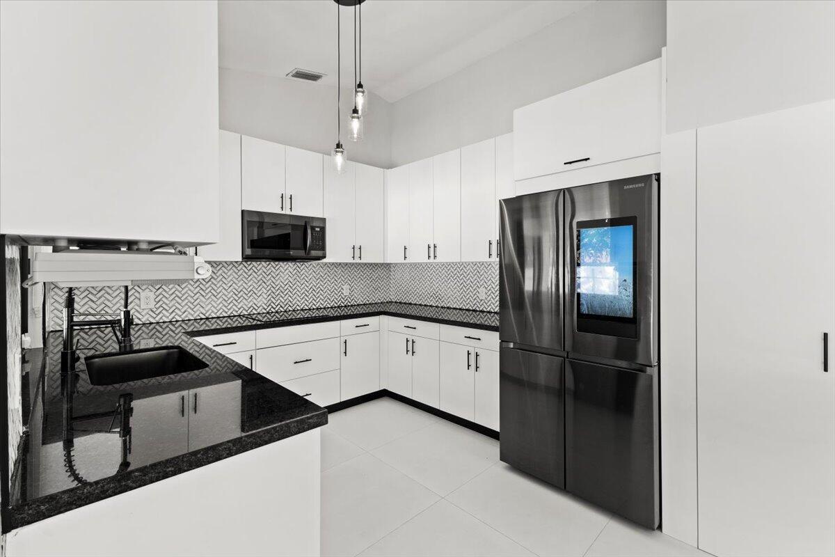 20221 NW 8TH Street, Pembroke Pines FL 33029 photo 3