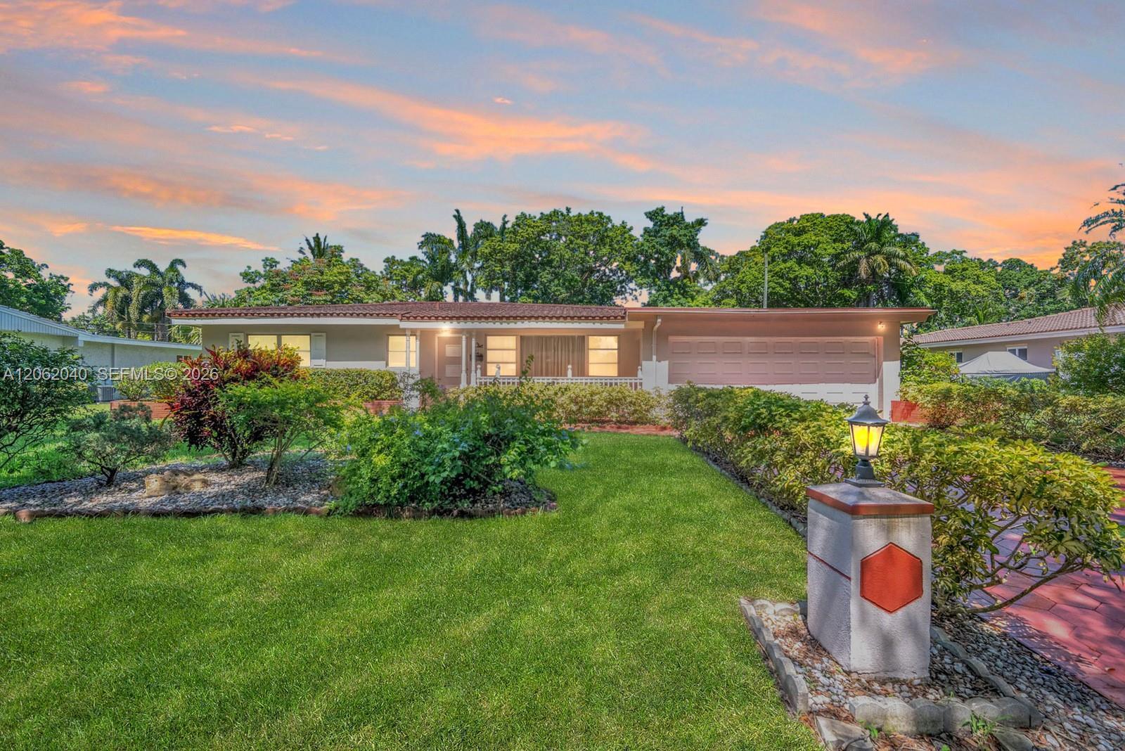 861 Holly Ln, Plantation FL 33317 photo 2