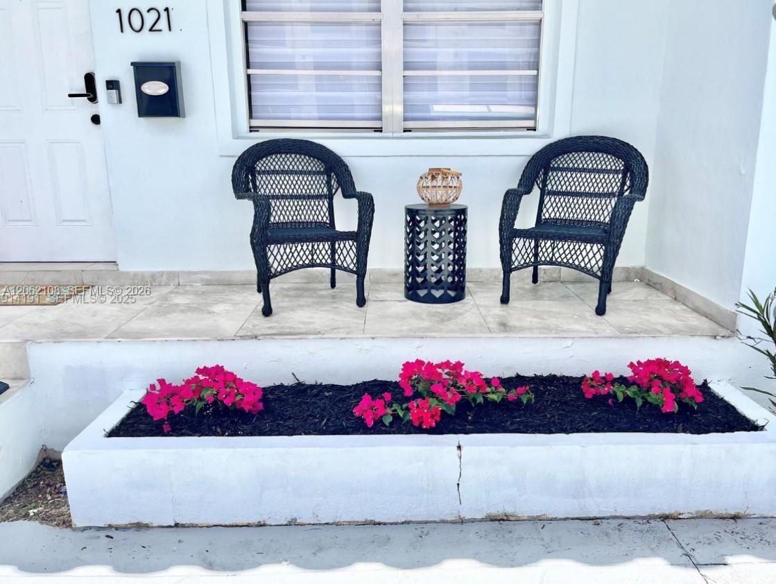 1021 NW 37th Ave, Miami FL 33125 photo 2
