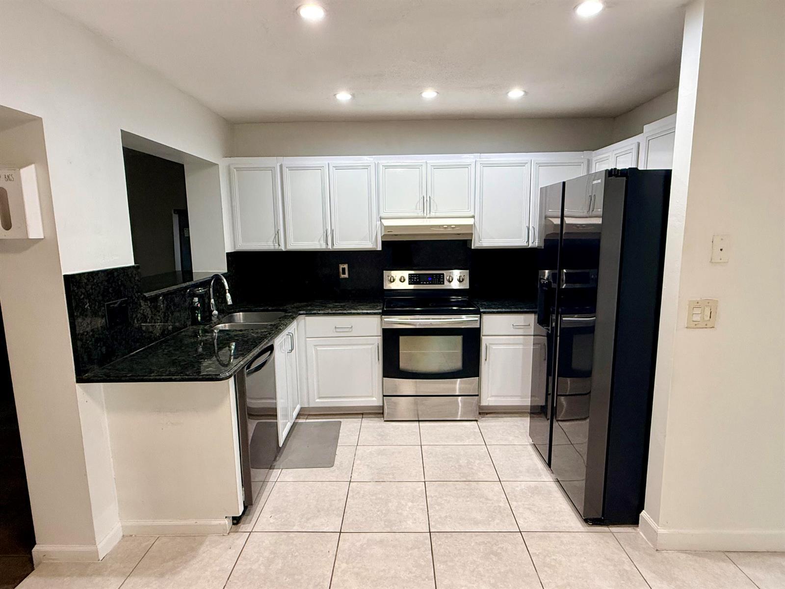 180 SW 32ND Terrace, Deerfield Beach FL 33442 photo 2